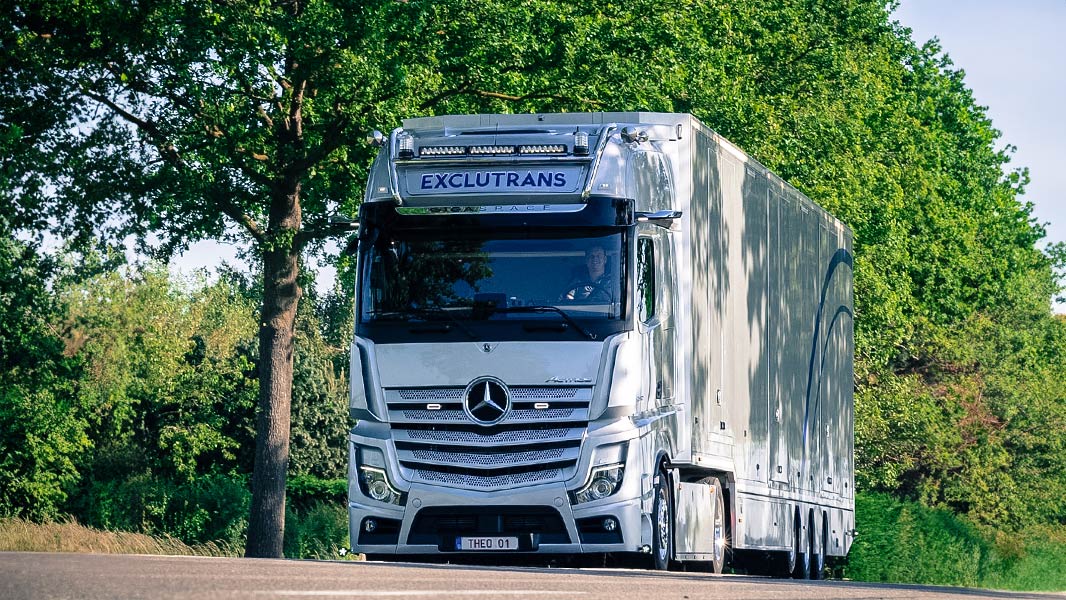 Camion fermé Exclutrans pour le transport international.