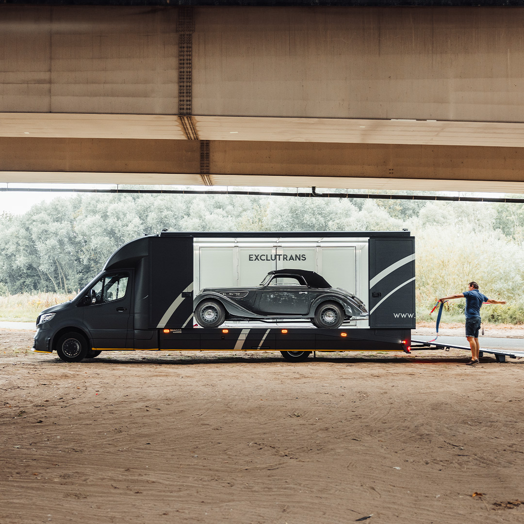 Exclutrans kleine vrachtwagen voor gesloten transport.